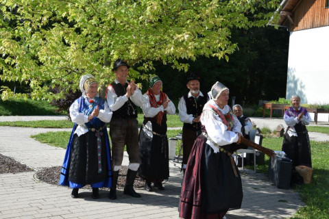 Nastop folklorne skupine Bled