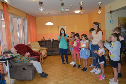 Otroci zaposlenih na obisku v Pegazovem domu