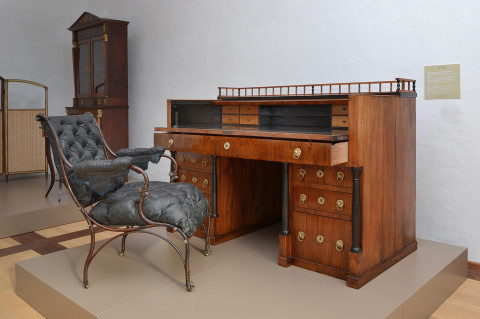 Grajsko pohištvo 18. in 19. stoletja iz zbirke Narodnega muzeja Slovenije