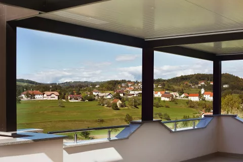 Project GJ Ljubljana - Bioclimatic pergola Misteral - Terrace, brisole, zip roller blinds