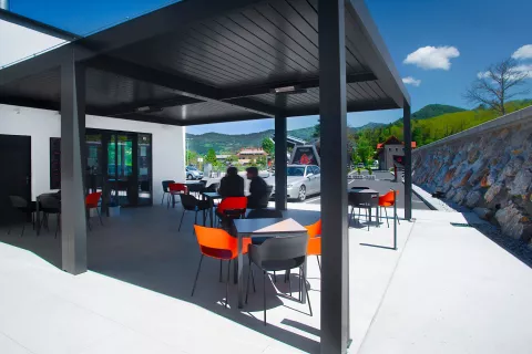Project Lokal 2A - Trbovlje - Bioclimatic pergola Misteral - Terrace, brisole, zip roller blinds