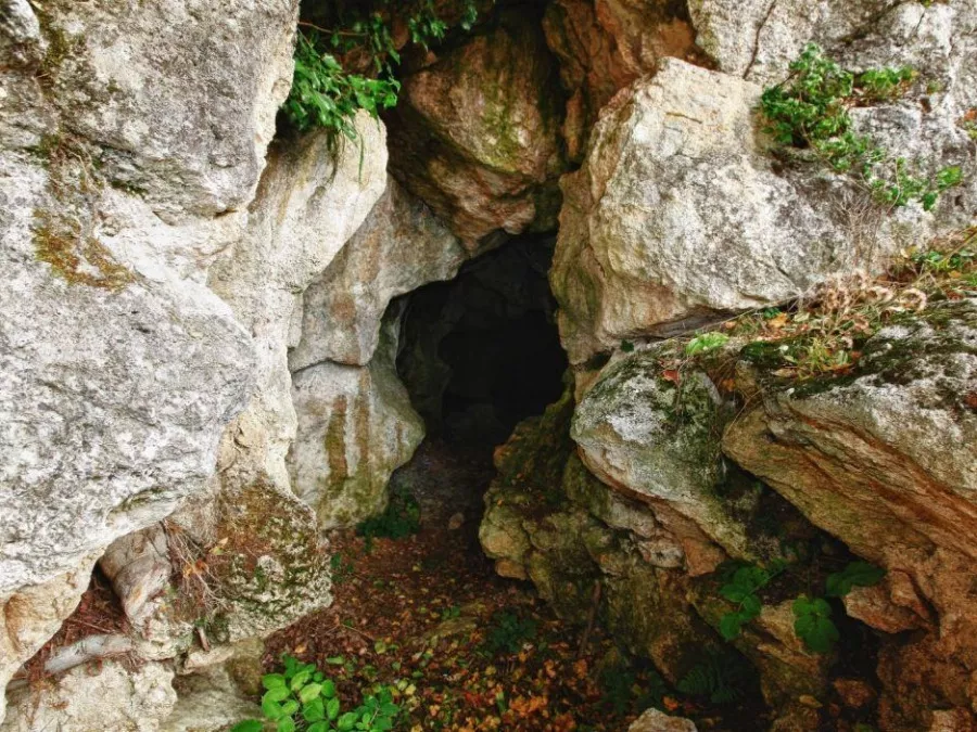 Ajdovska jama