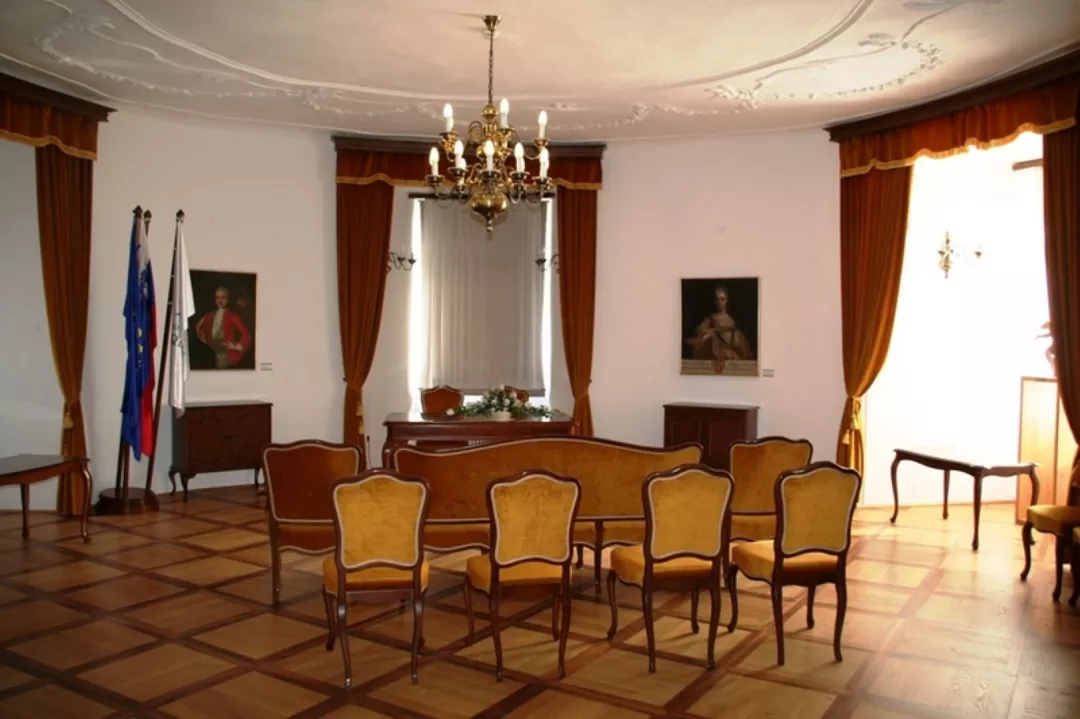 Grad Brežice – poročna  soba in mali avditorij